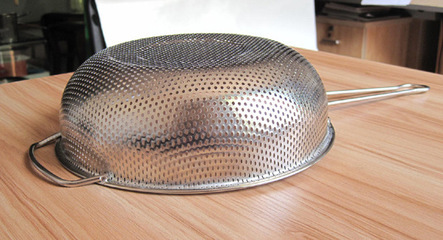 【不銹鋼 鋼板沖孔油格/油漏/面撈/小號(hào)直徑22.5cm】價(jià)格,廠家,圖片,刀叉,永康市葉隆工貿(mào)-